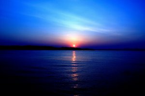 夜明けの海