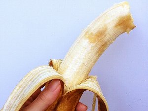 かじりかけのバナナ