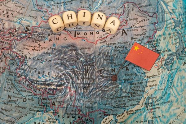 中国の地図と国旗