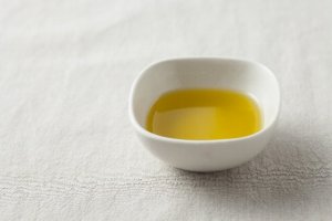 小皿のオリーブオイル