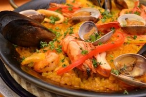 魚介の入ったパエリア