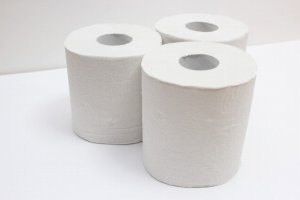 3本のトイレットペーパー
